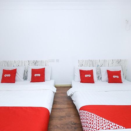 Oyo 90820 River Inn Miri Exterior photo