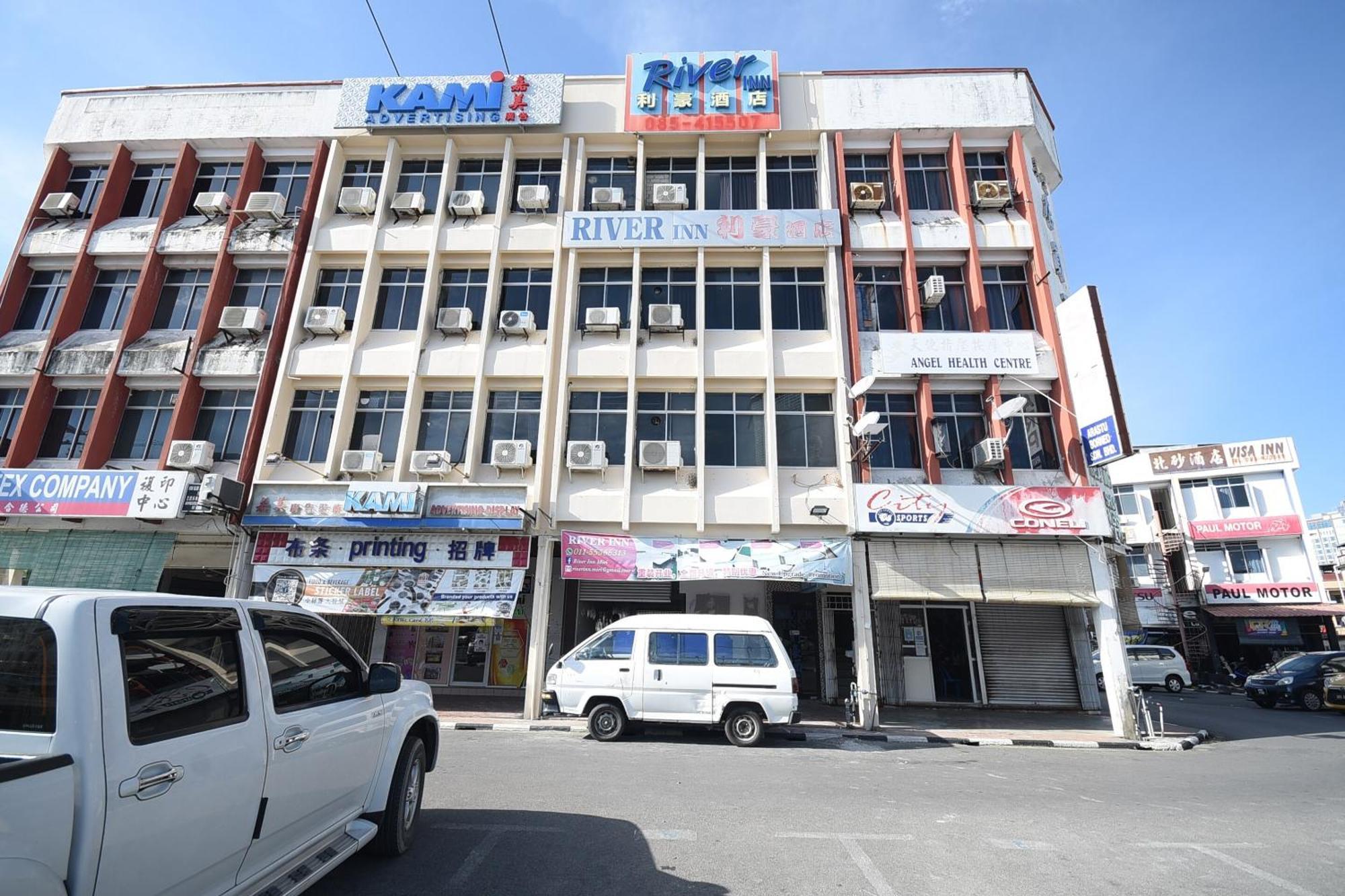 Oyo 90820 River Inn Miri Exterior photo