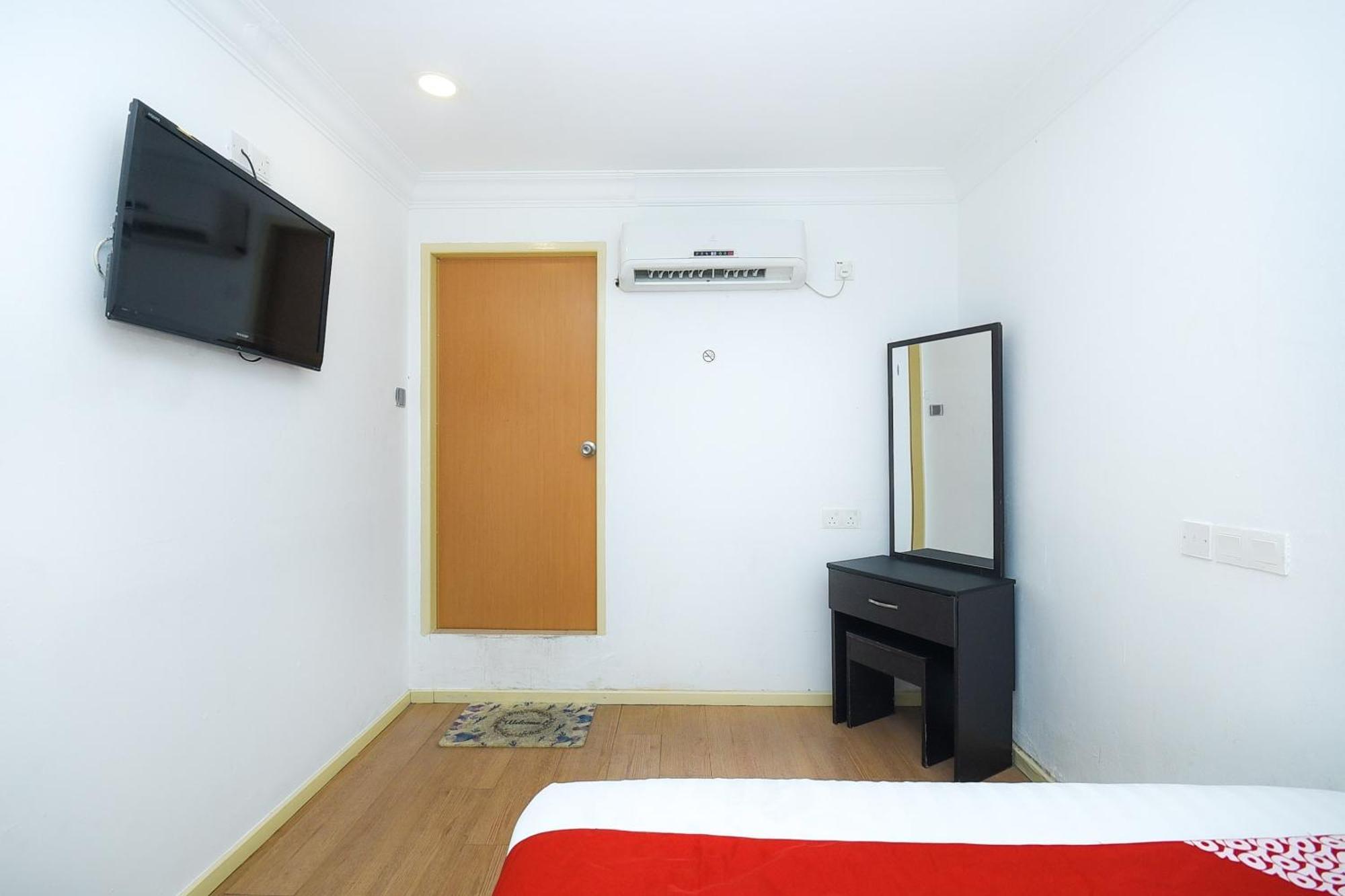 Oyo 90820 River Inn Miri Exterior photo