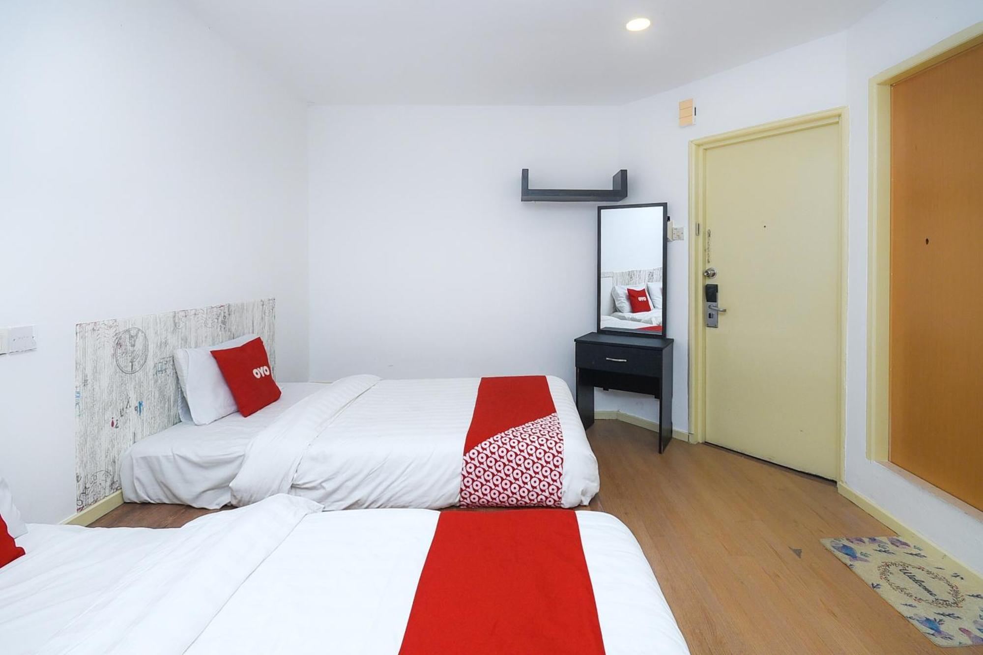 Oyo 90820 River Inn Miri Exterior photo