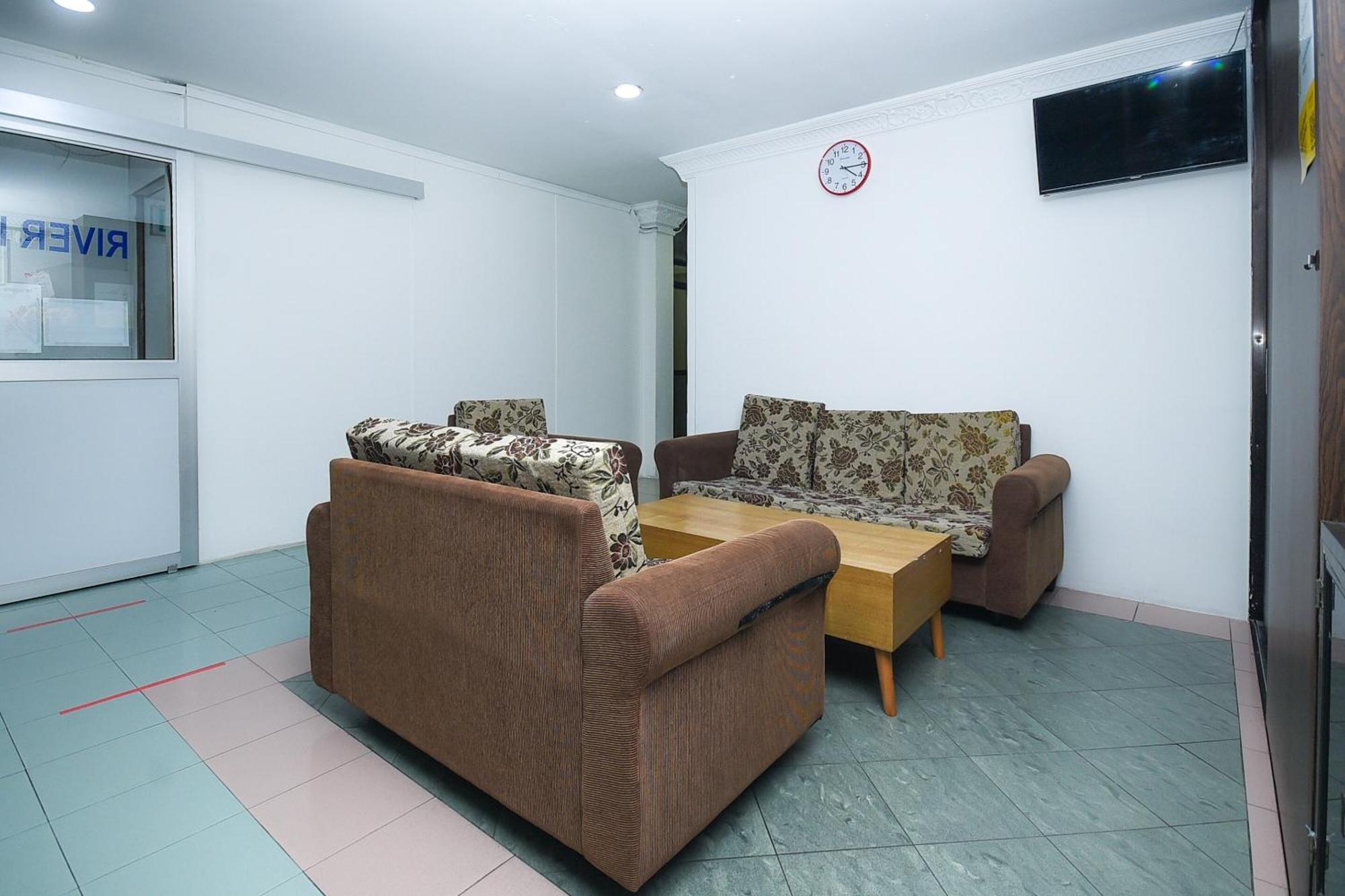 Oyo 90820 River Inn Miri Exterior photo