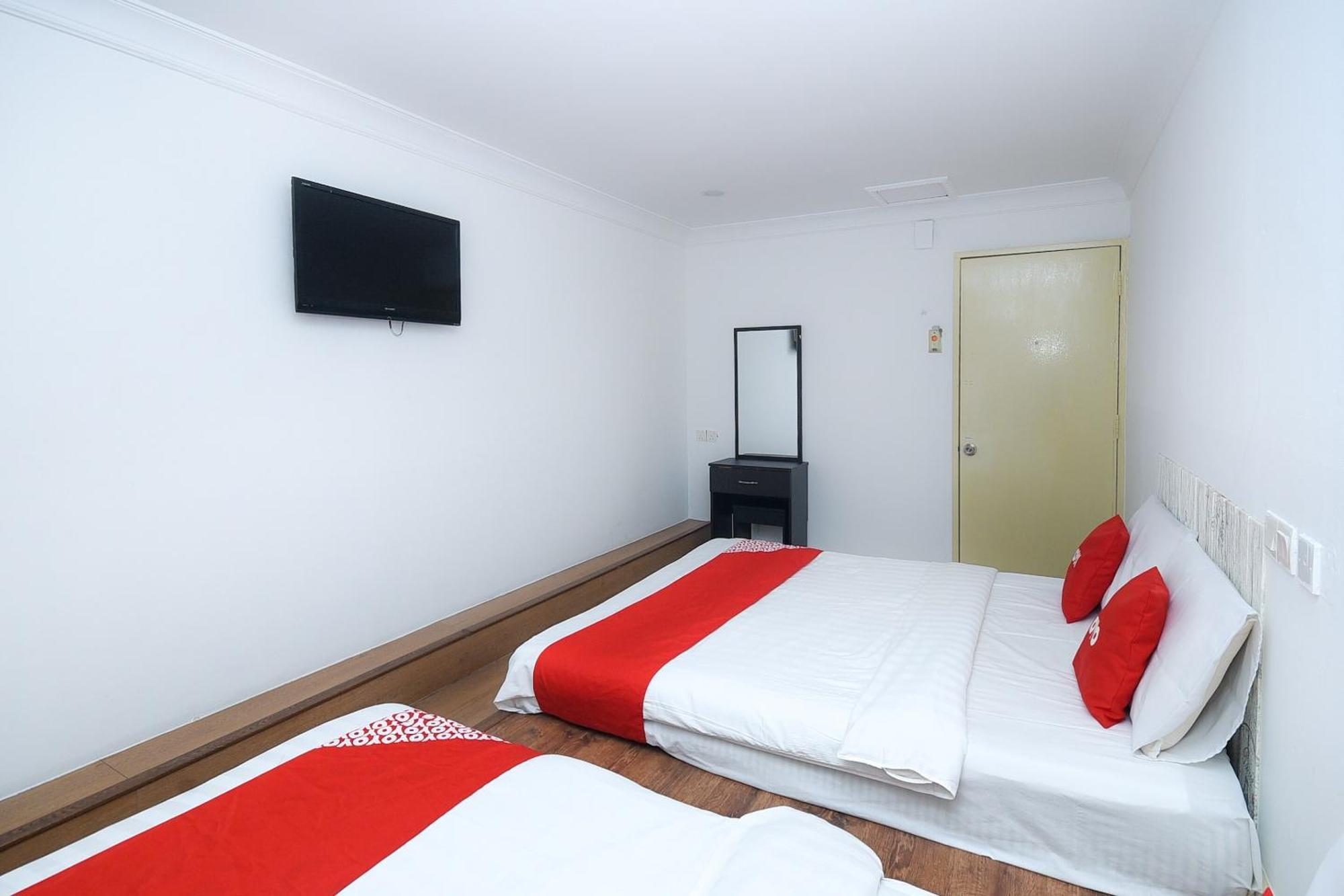 Oyo 90820 River Inn Miri Exterior photo